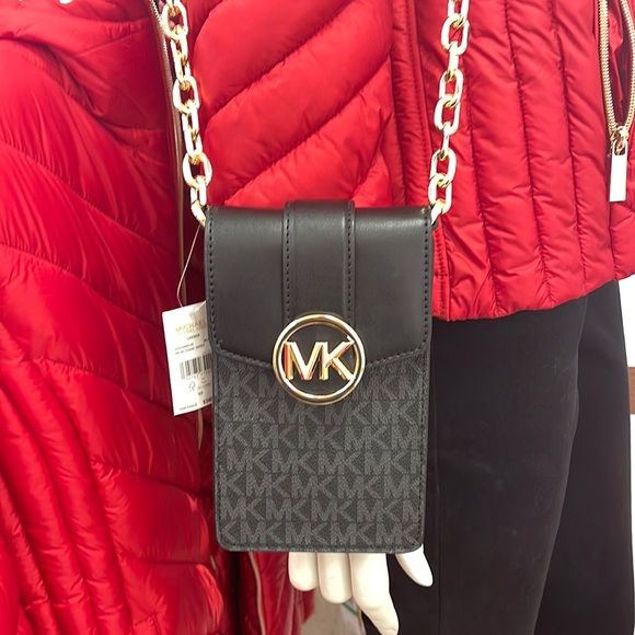Michael Kors Carmen Small Logo Smartphone Crossbody Bag
Black Signature 
NWT - Picture 8 of 16